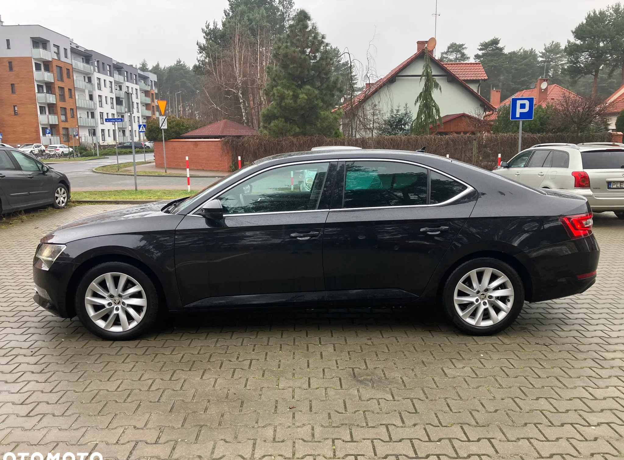 Skoda Superb cena 77800 przebieg: 189050, rok produkcji 2018 z Leszno małe 667